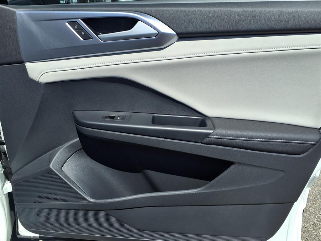 2025 Volkswagen Taos SE photo 20