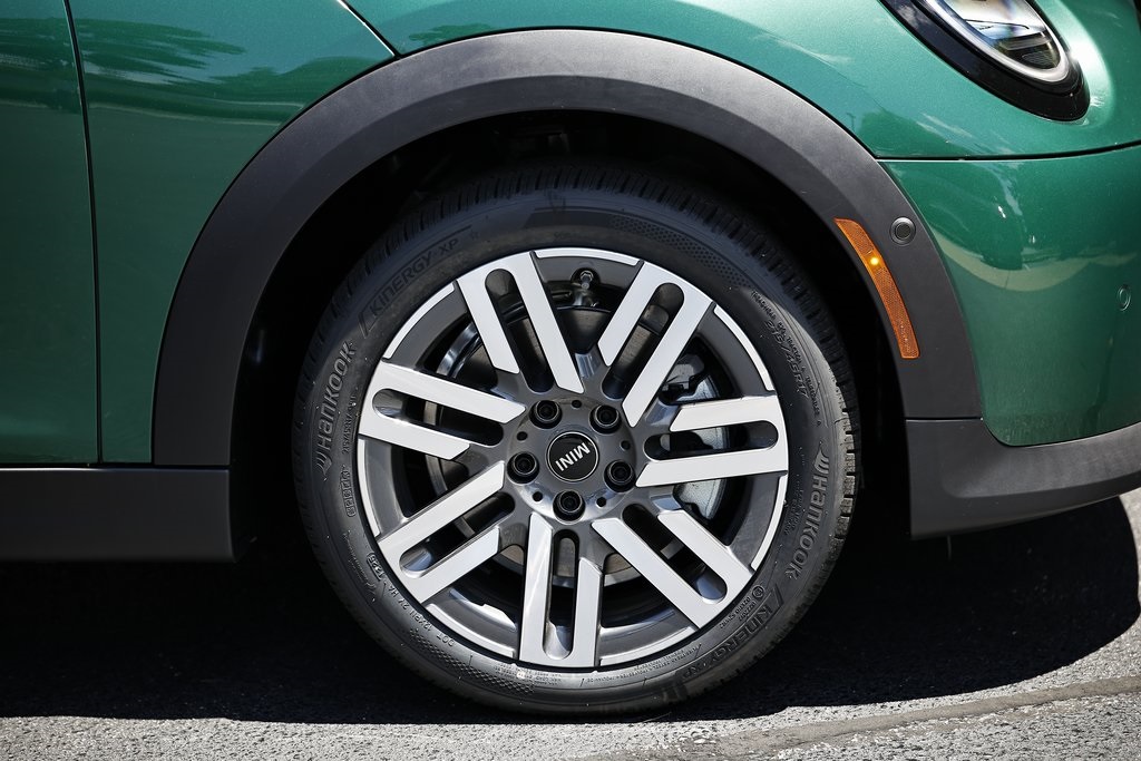 2025 Mini Cooper 4 Door Hardtop Signature photo 4