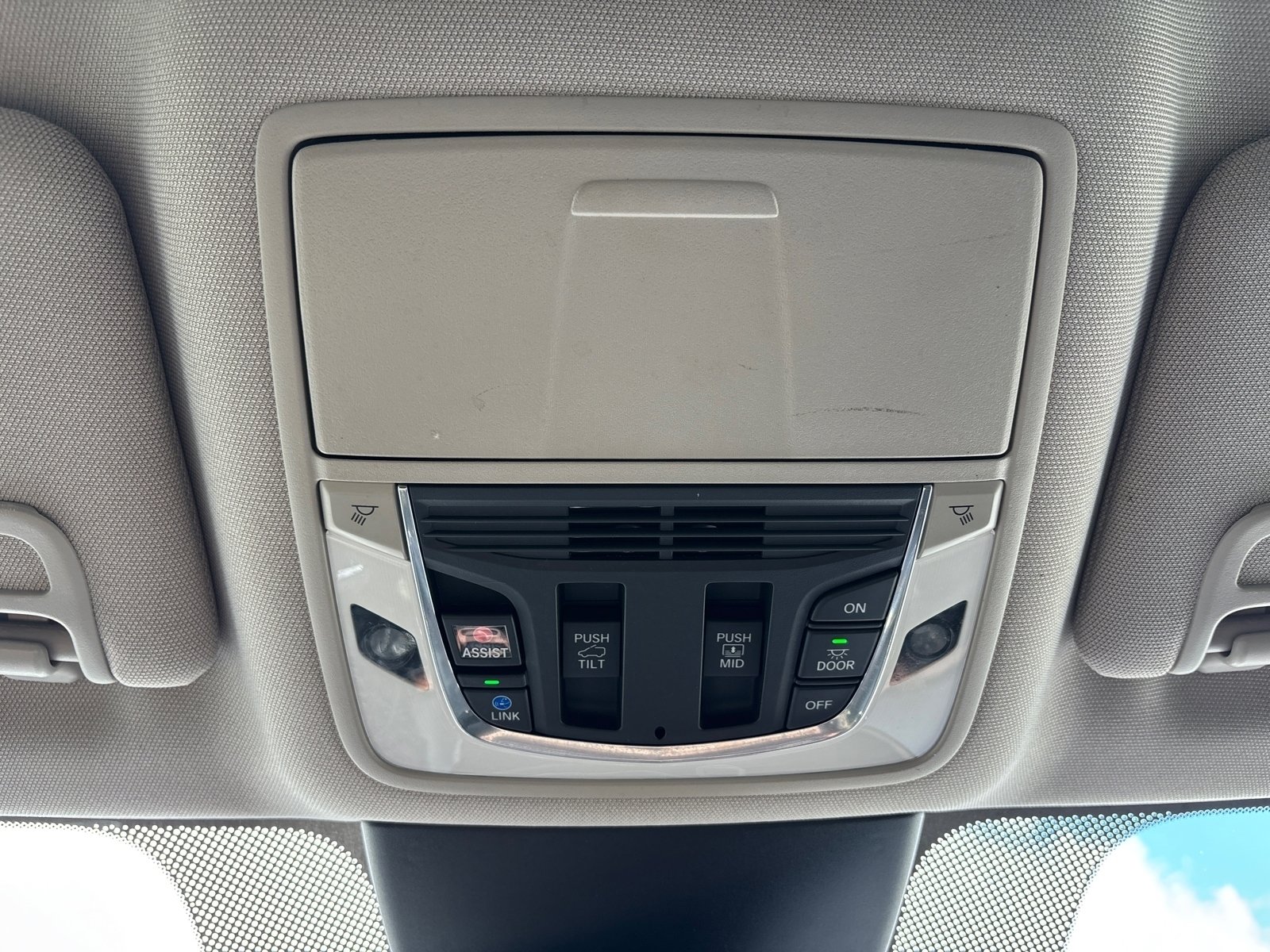 2022 Acura MDX Technology SH-AWD photo 4