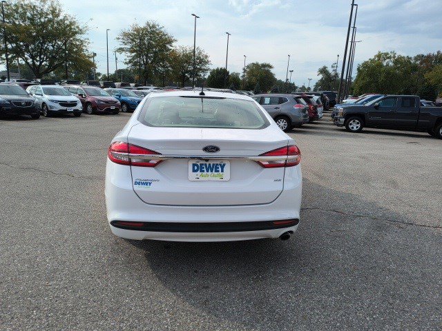 2018 Ford Fusion SE photo 4