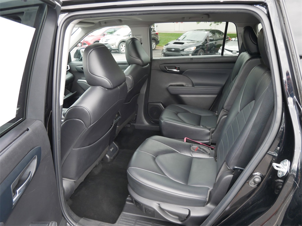 2022 Toyota Highlander XLE photo 8
