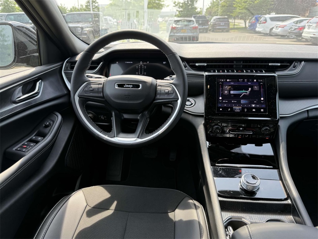2025 Jeep Grand Cherokee Altitude X photo 2