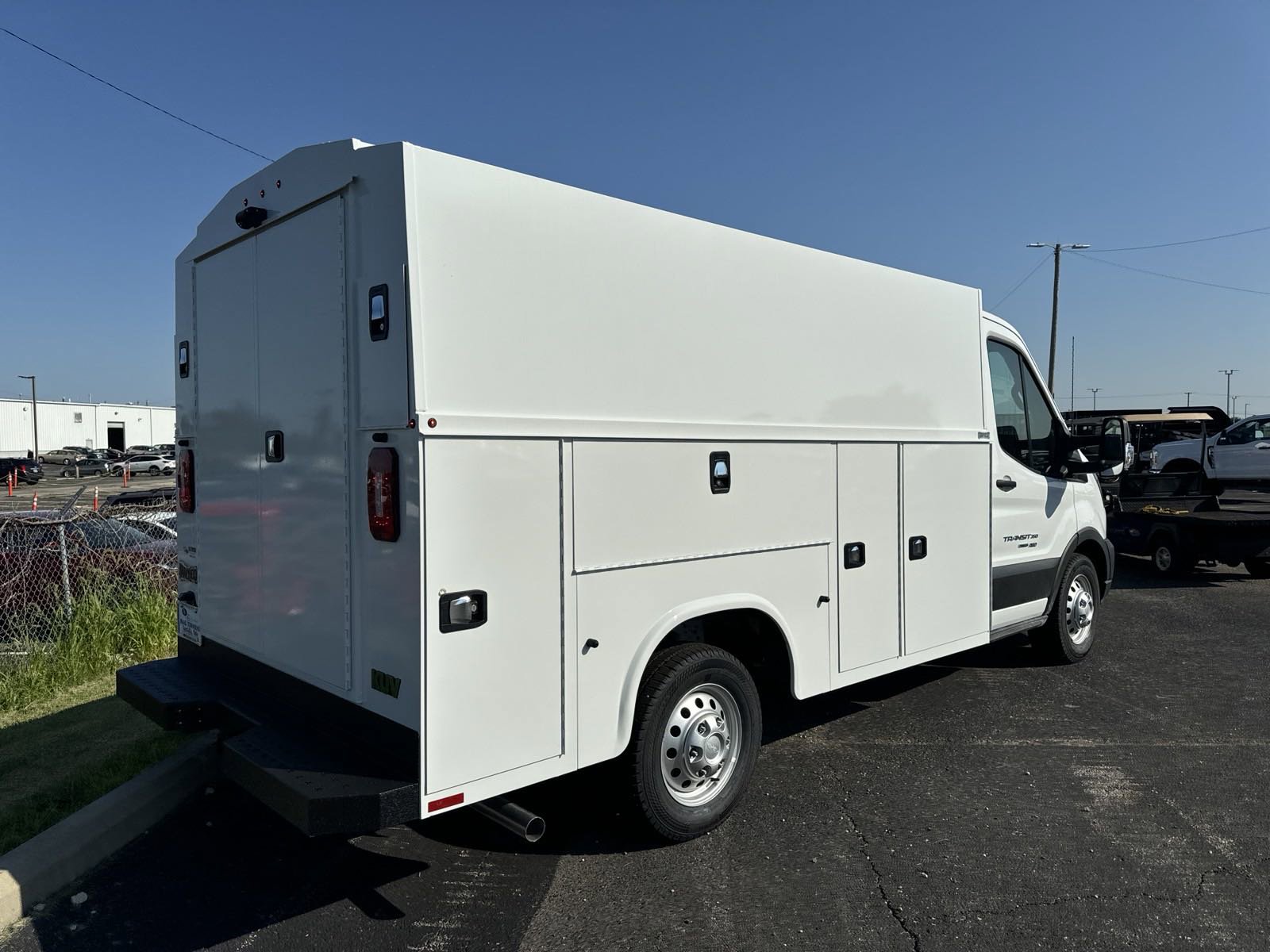 2024 Ford Transit Cutaway photo 3