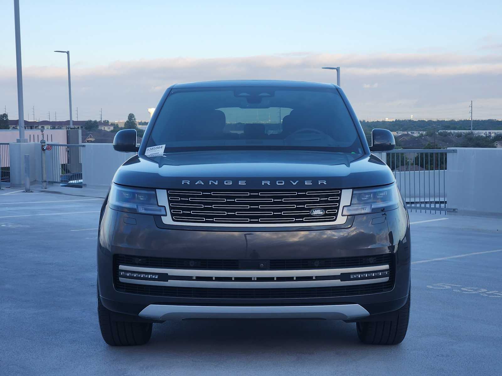 2024 Land Rover Range Rover SE photo 2