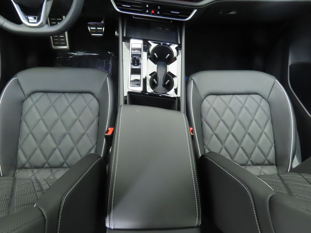 2026 Volkswagen Atlas SEL Premium R-Line photo 16