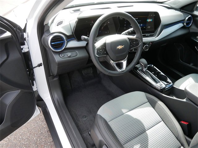 2025 Chevrolet Trax LT photo 10