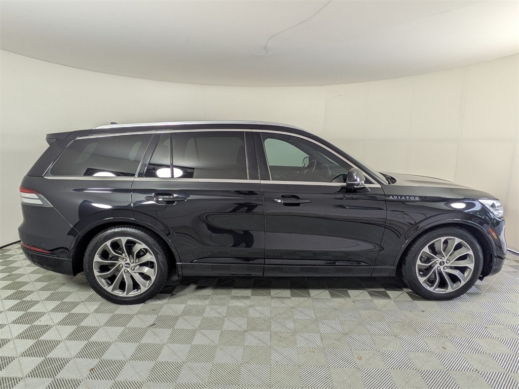 2021 Lincoln Aviator Grand Touring photo 3