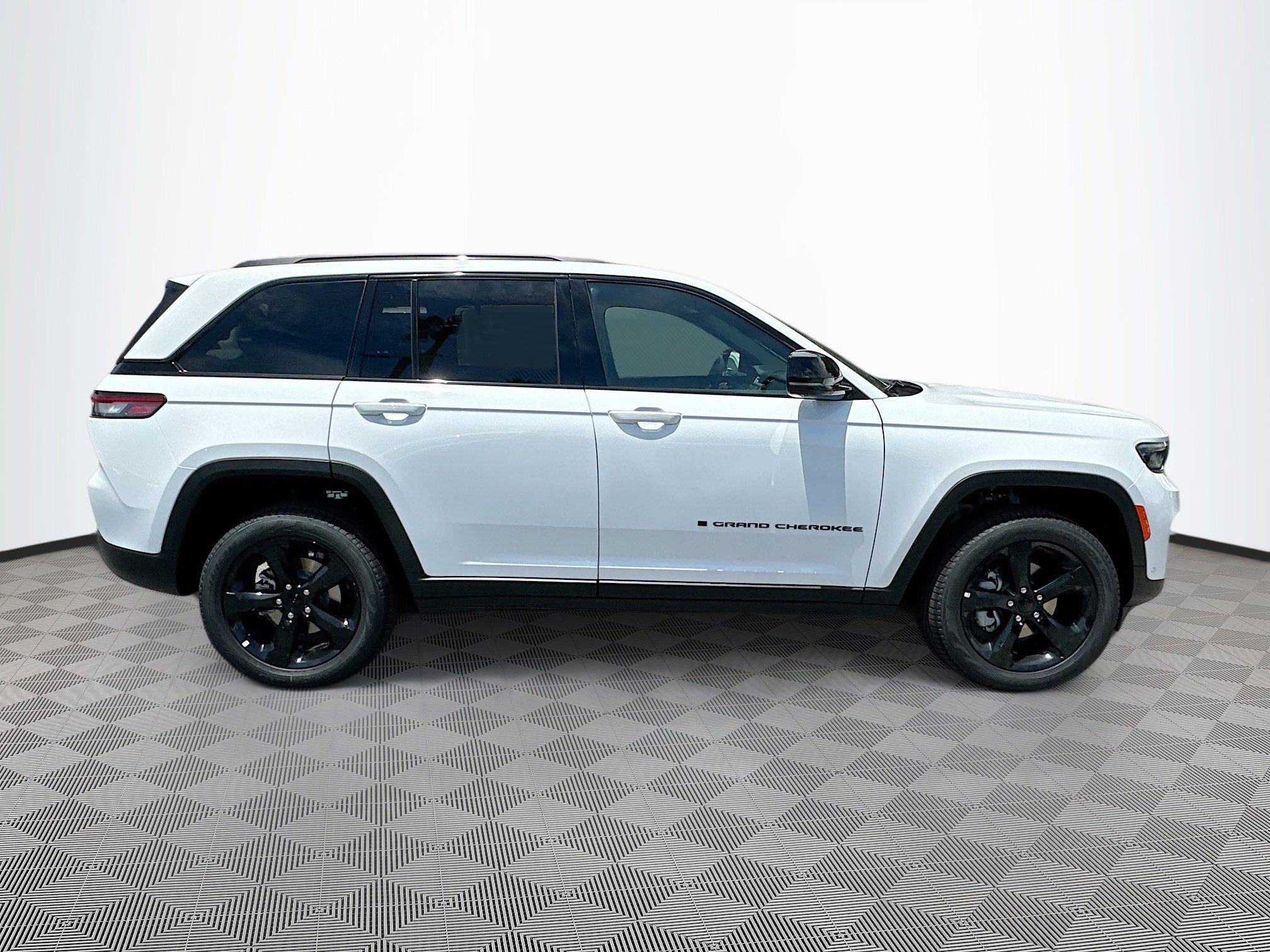 2025 Jeep Grand Cherokee Limited photo 3