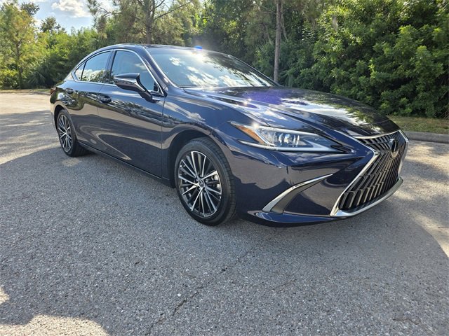 2025 Lexus ES 350's photo