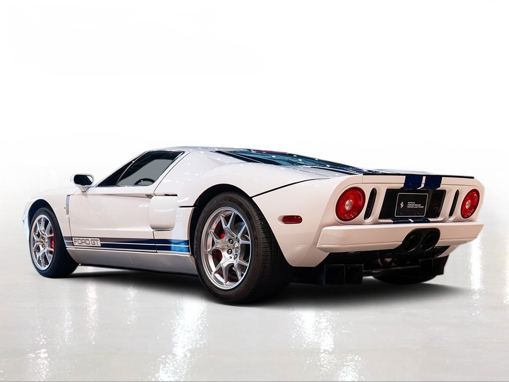 2005 Ford GT Base photo 2