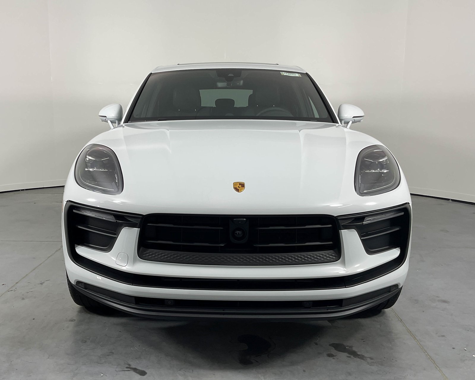 2025 Porsche Macan T photo 10