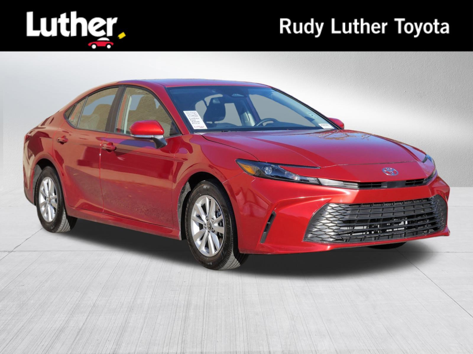 2025 Toyota Camry LE's photo