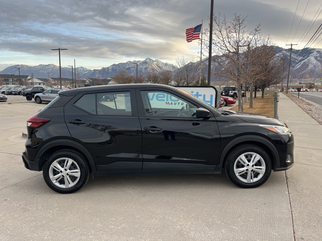 2021 Nissan Kicks S photo 3