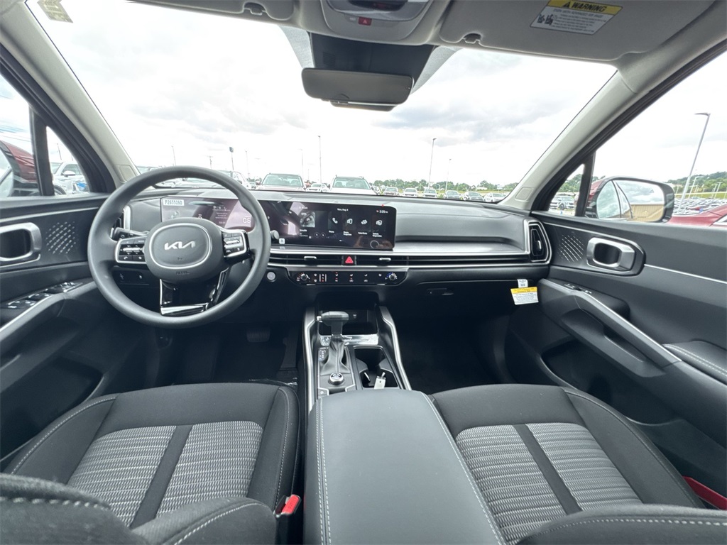 2025 Kia Sorento LX photo 10