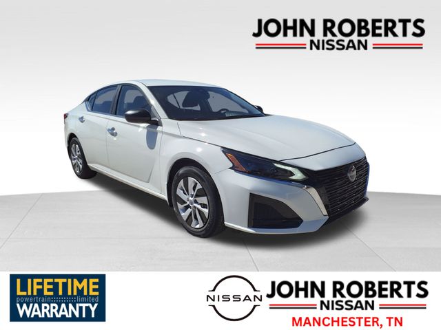 2025 Nissan Altima S's photo