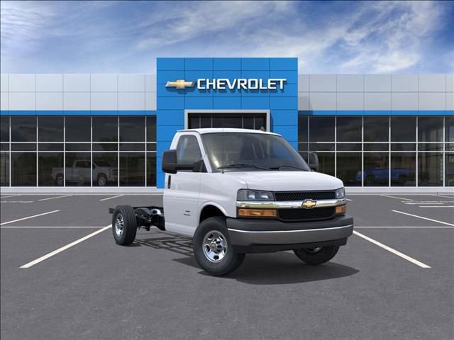 2025 Chevrolet Express Cutaway Base's photo
