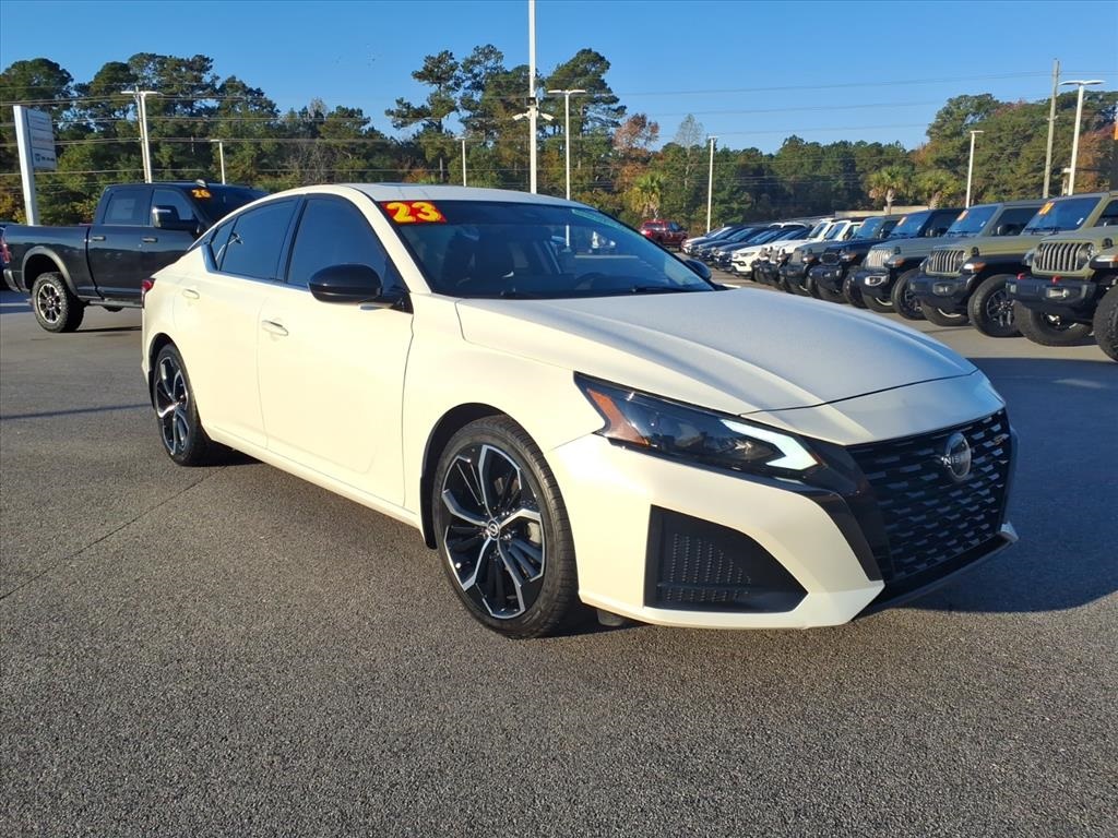2023 Nissan Altima SR