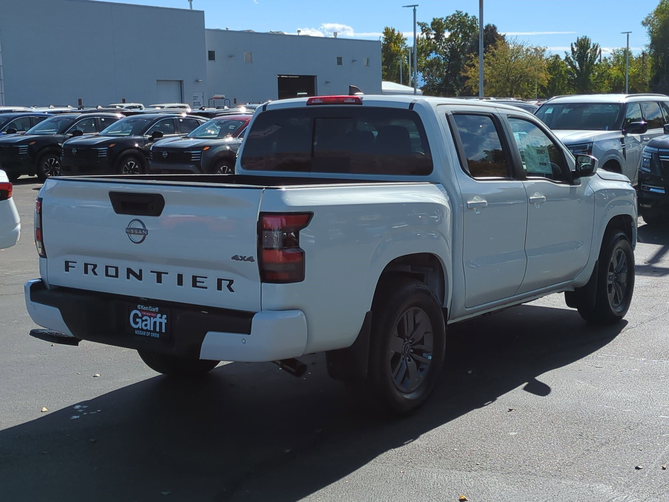 2026 Nissan Frontier Crew Cab SV photo 3