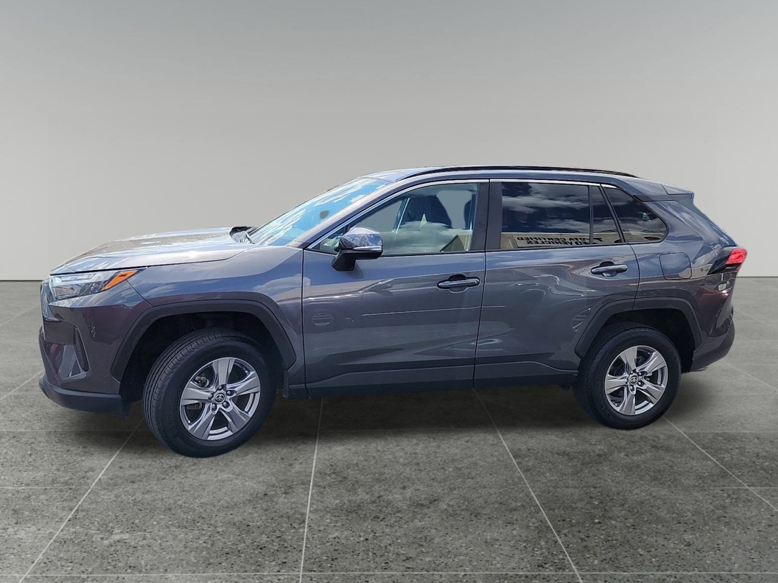 2023 Toyota RAV4 XLE photo 3