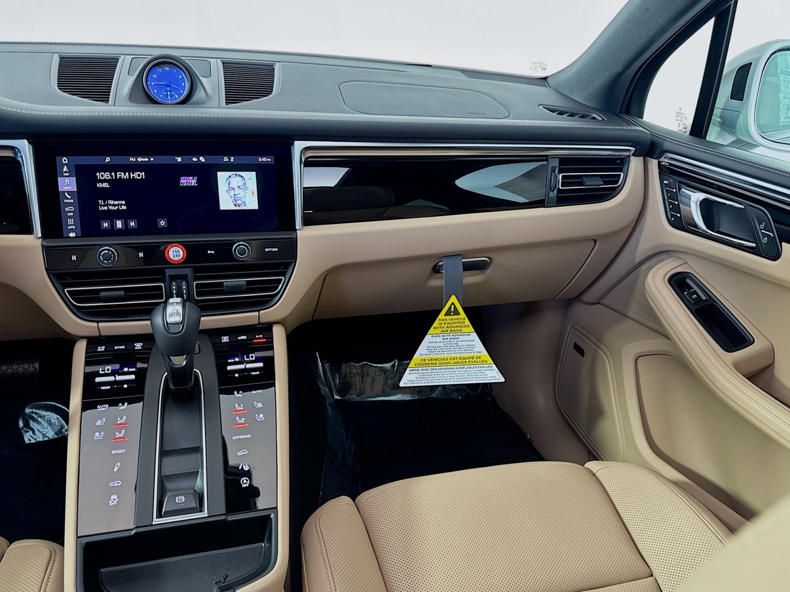 2025 Porsche Macan T photo 20