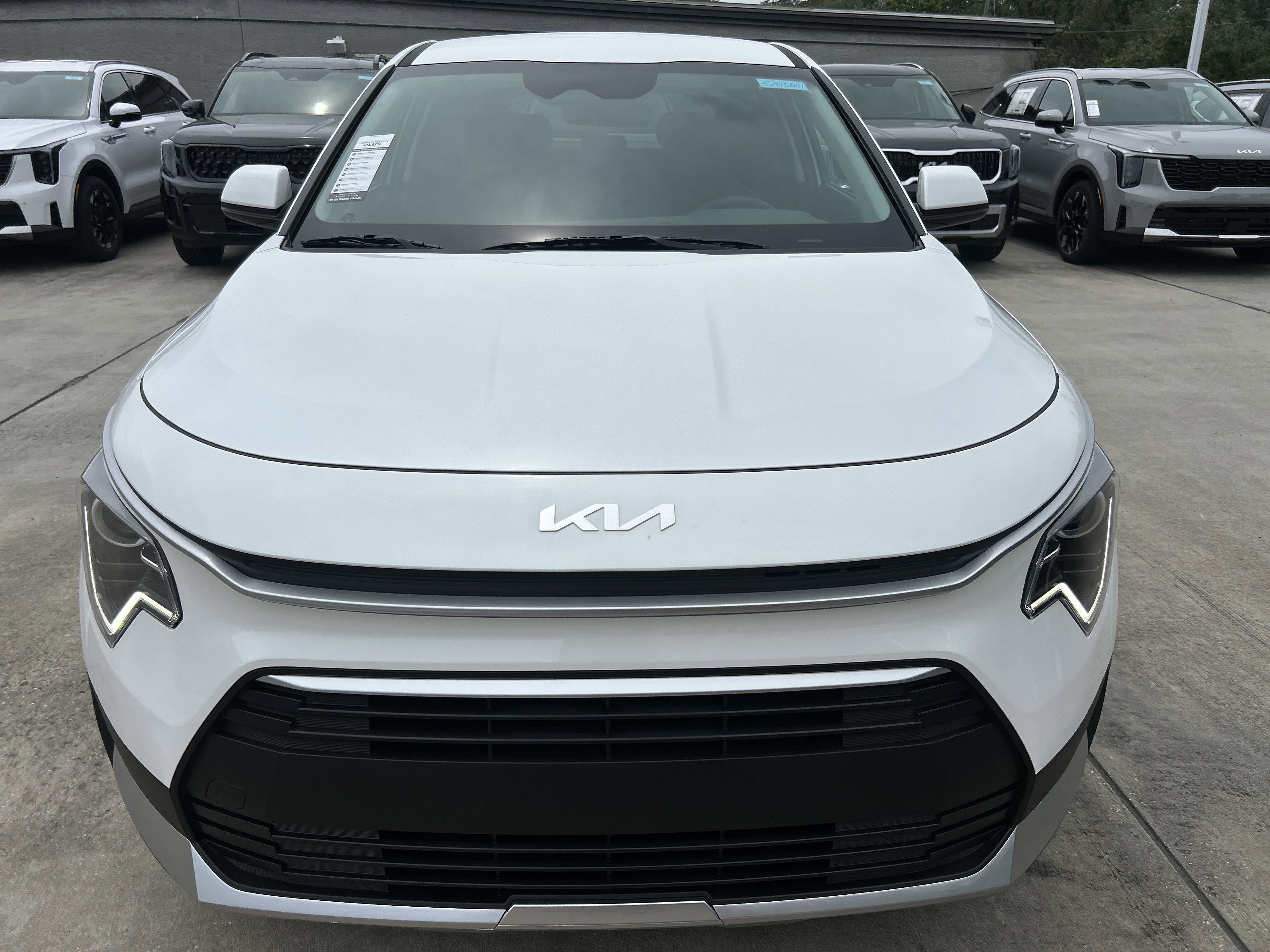 2025 Kia Niro LX photo 2
