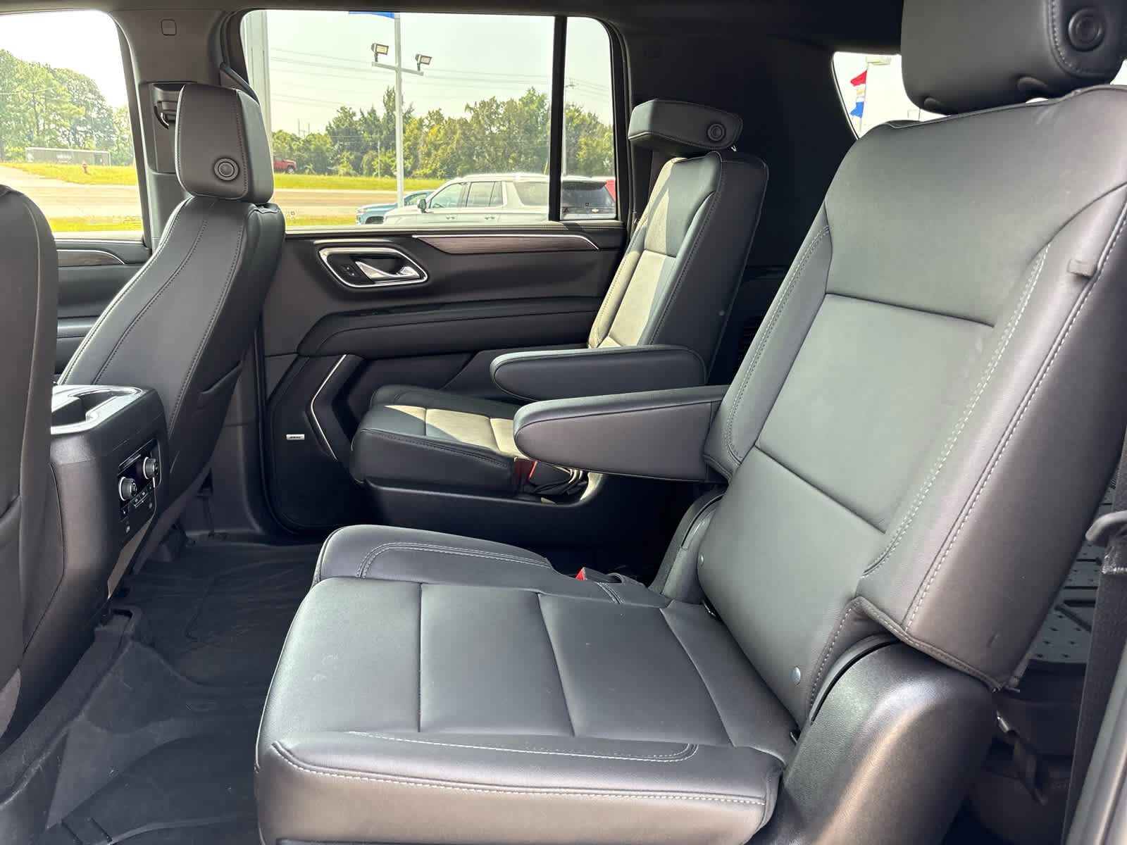 2024 Chevrolet Suburban Z71 photo 31