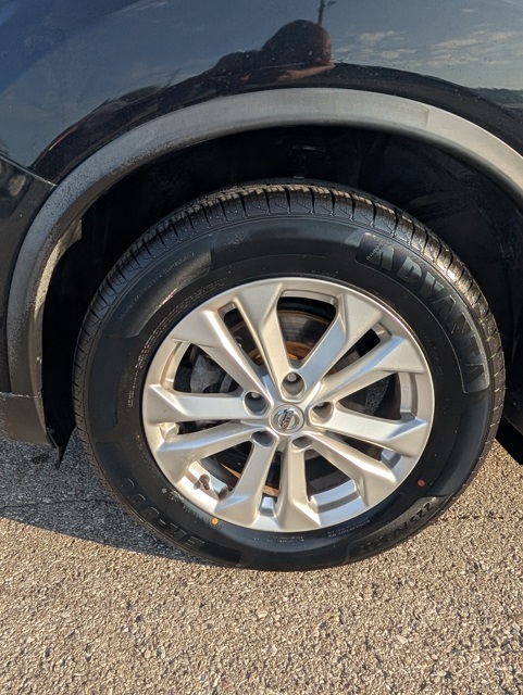 2016 Nissan Rogue SV photo 16