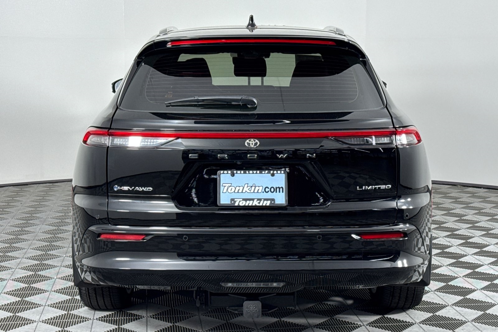 2025 Toyota Crown Signia Limited photo 3