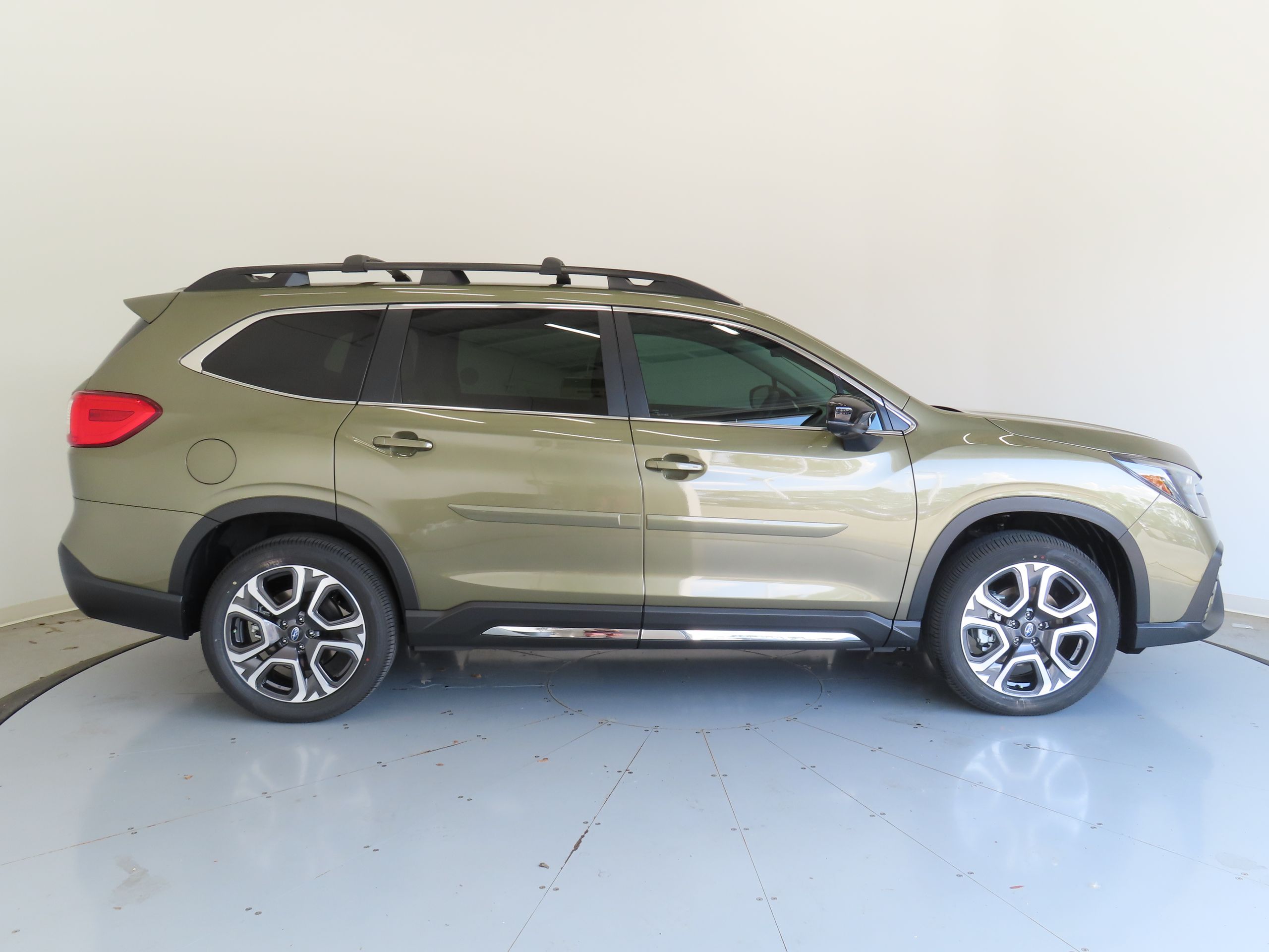 2025 Subaru Ascent Limited photo 2