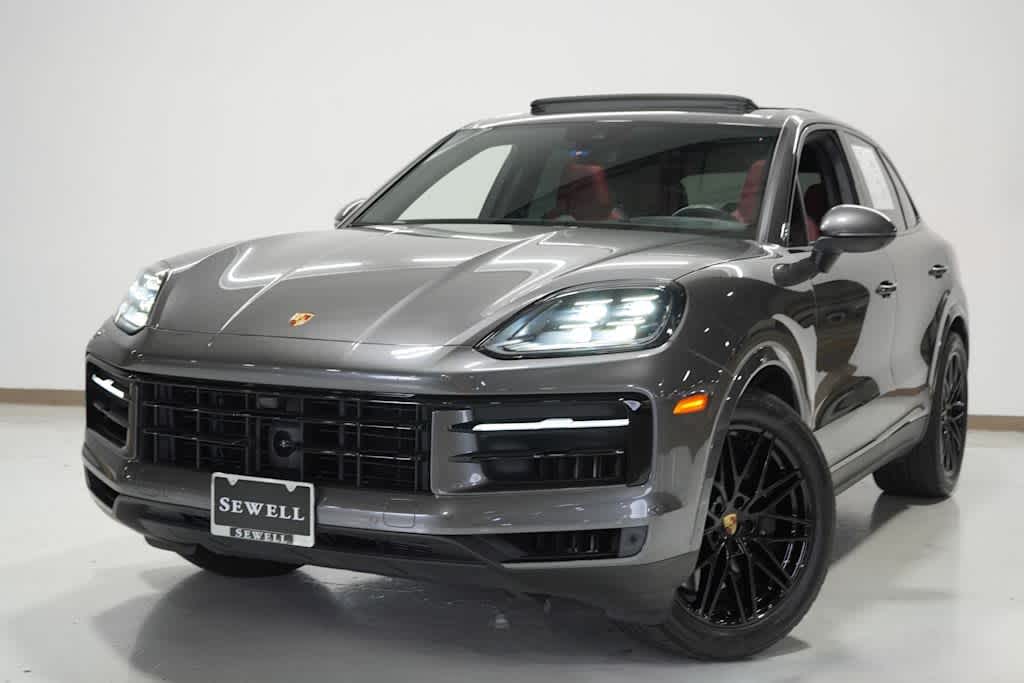 2024 Porsche Cayenne S's photo