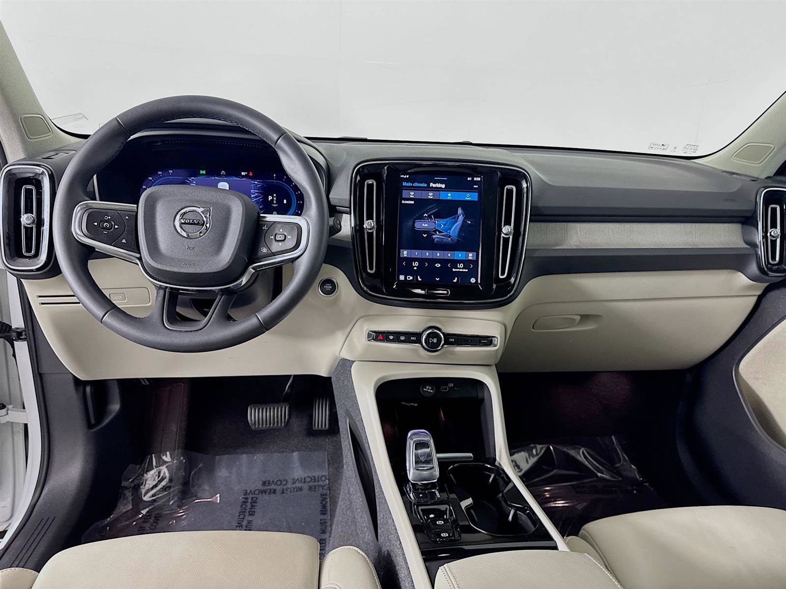 2024 Volvo XC40 Plus photo 23