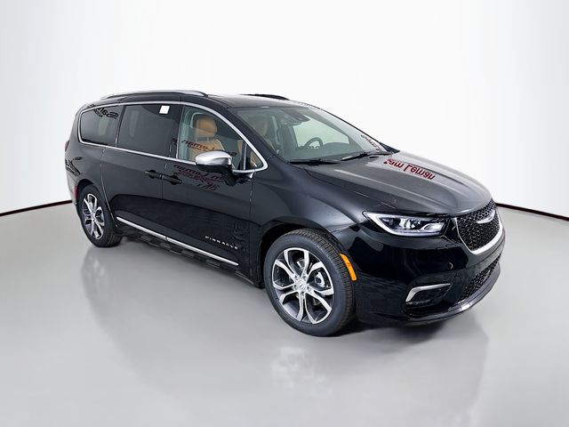 2026 Chrysler Pacifica Pinnacle's photo