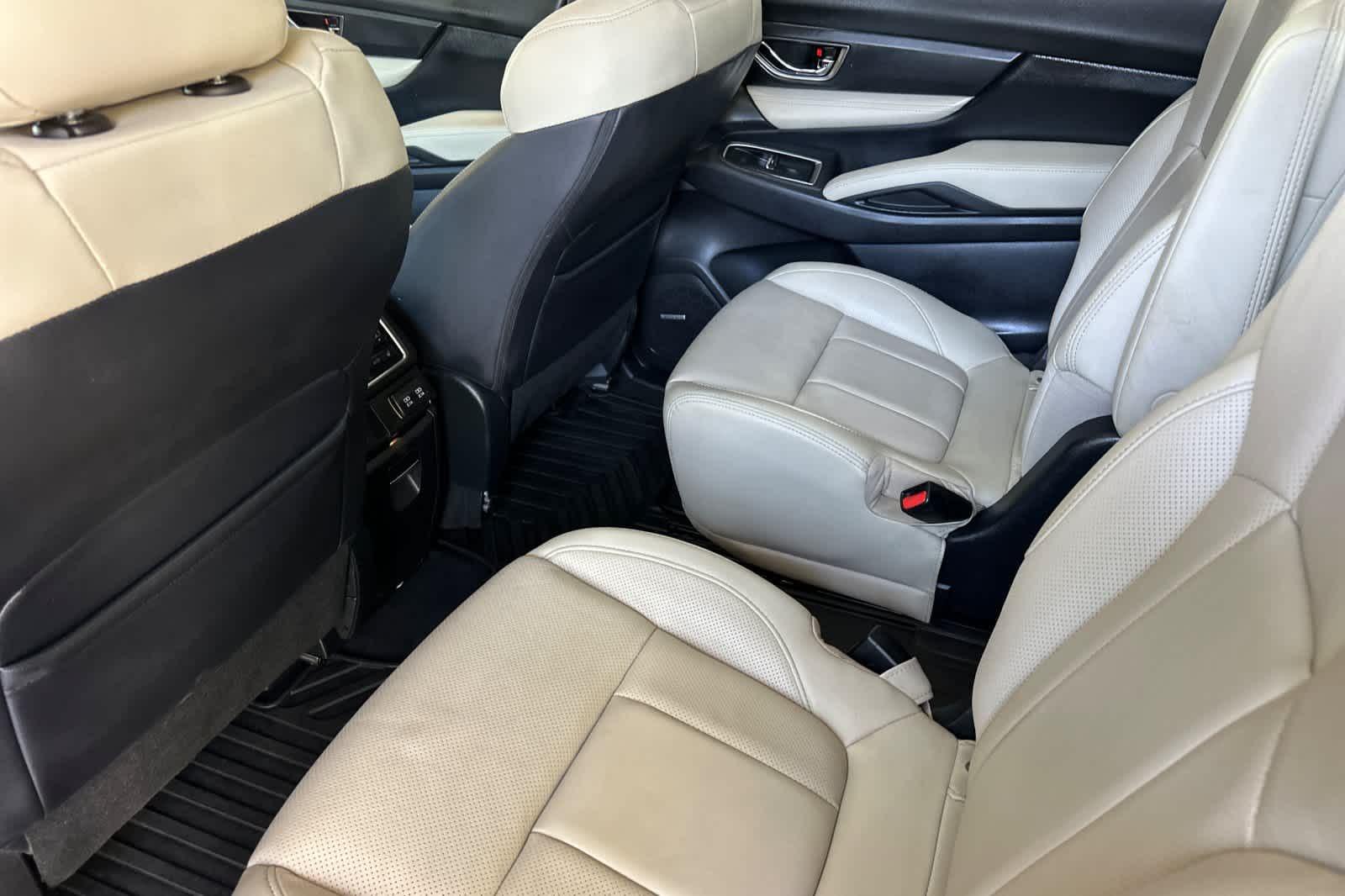 2022 Subaru Ascent Limited photo 4