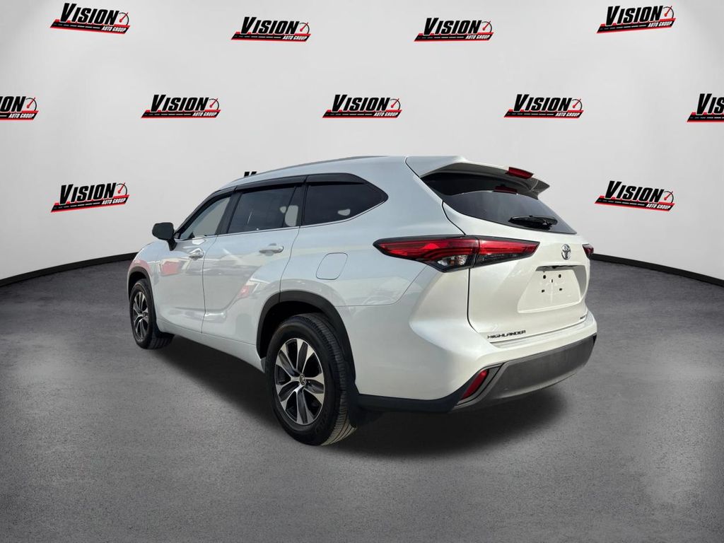 2023 Toyota Highlander L photo 7