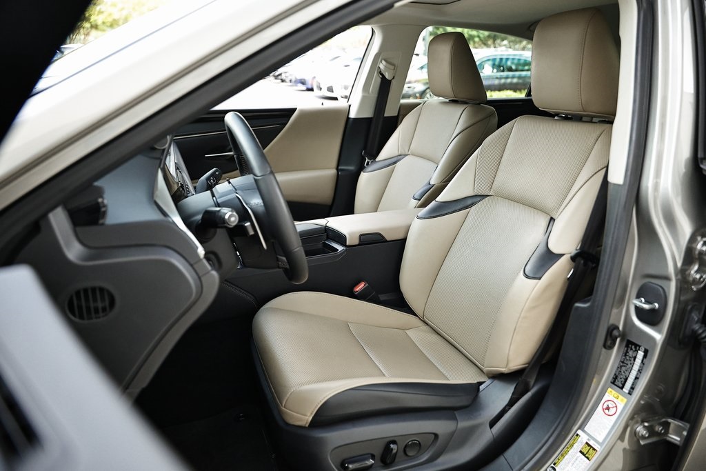 2019 Lexus ES 350 photo 17