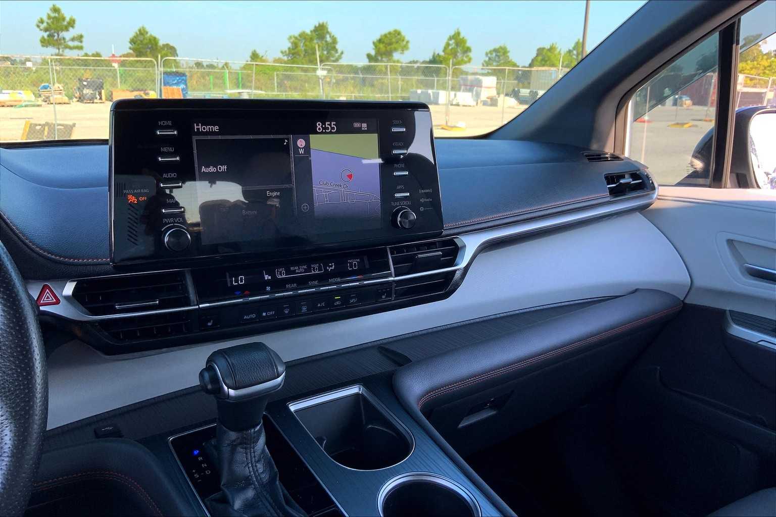 2021 Toyota Sienna XSE photo 34