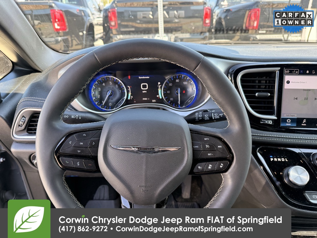 2023 Chrysler Pacifica Touring L photo 9