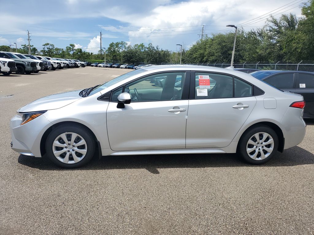 2025 Toyota Corolla LE photo 8