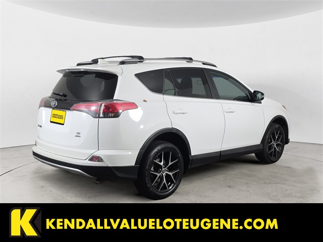 2016 Toyota RAV4 SE photo 4