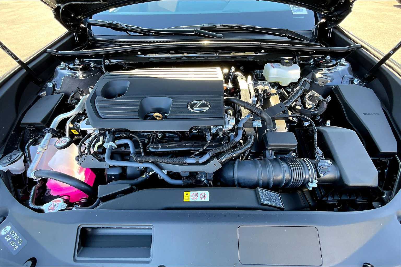 2025 Lexus ES 300h photo 18