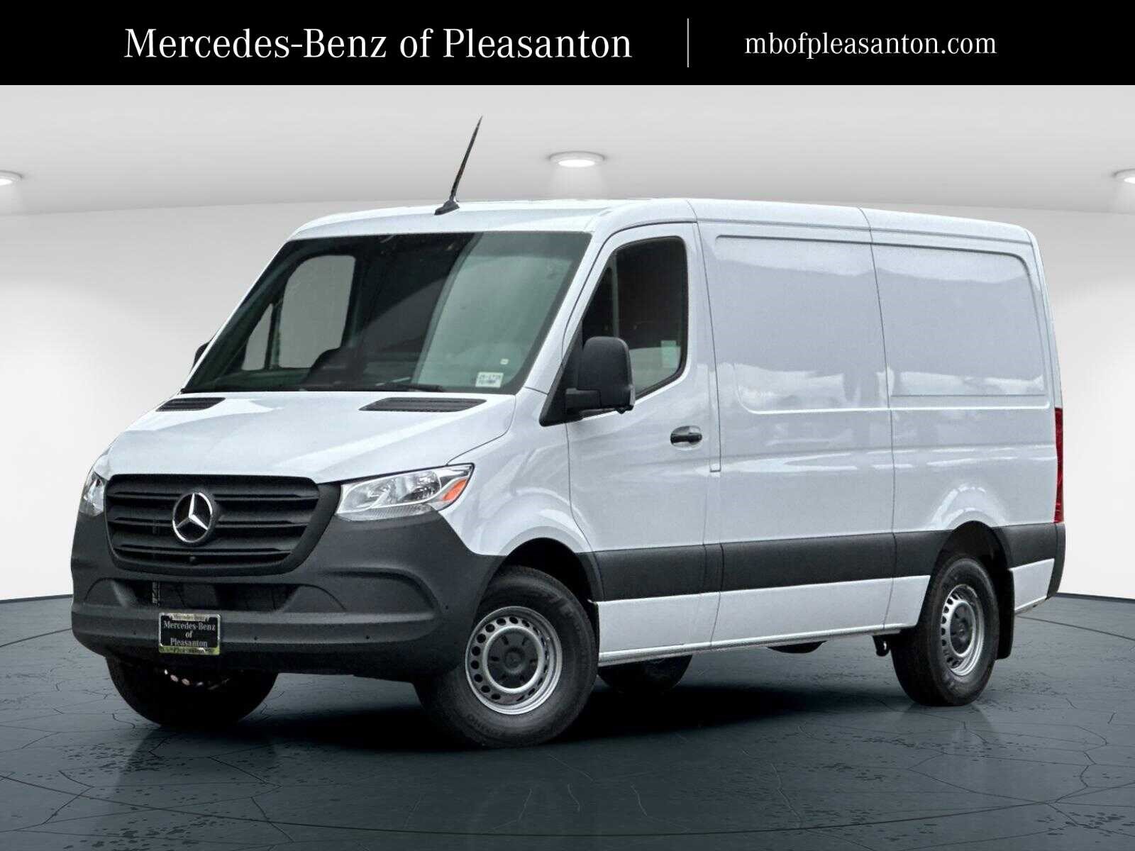 2025 Mercedes-Benz Sprinter Cargo Van Base's photo