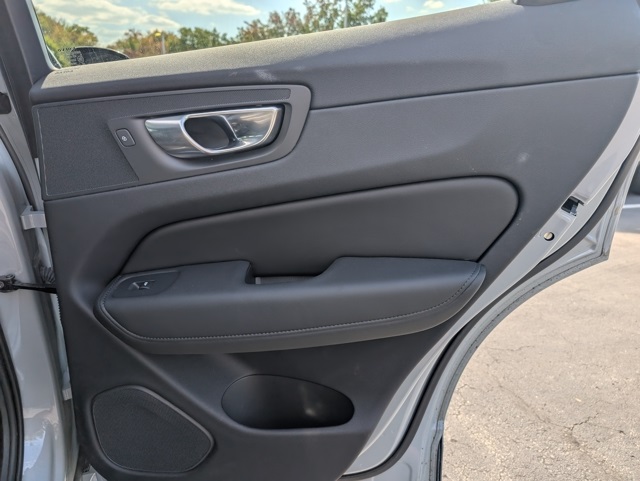 2025 Volvo XC60 B5 Core photo 27