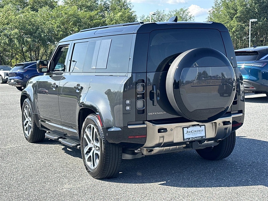 2025 Land Rover Defender 110 photo 6