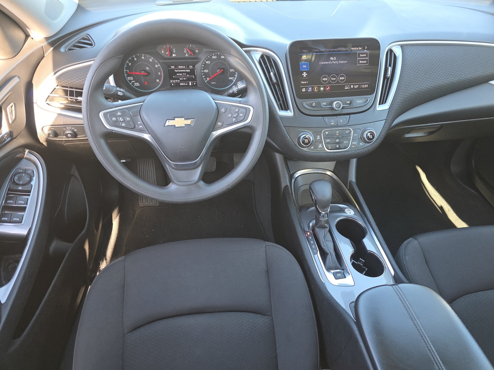 2023 Chevrolet Malibu 1LT photo 2
