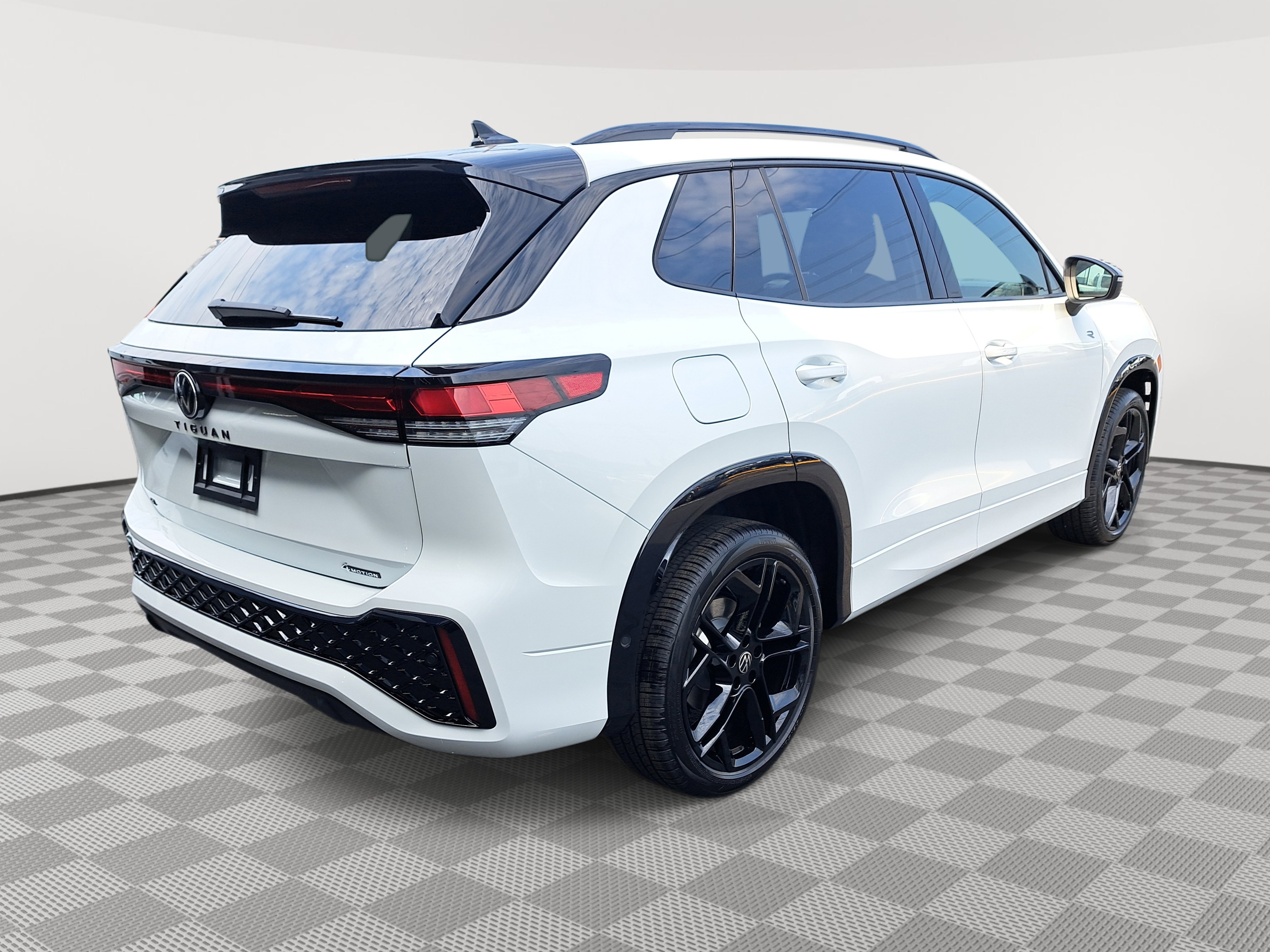 2025 Volkswagen Tiguan SE R-Line Black photo 2