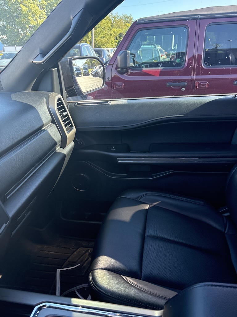 2021 Ford Expedition XLT photo 4