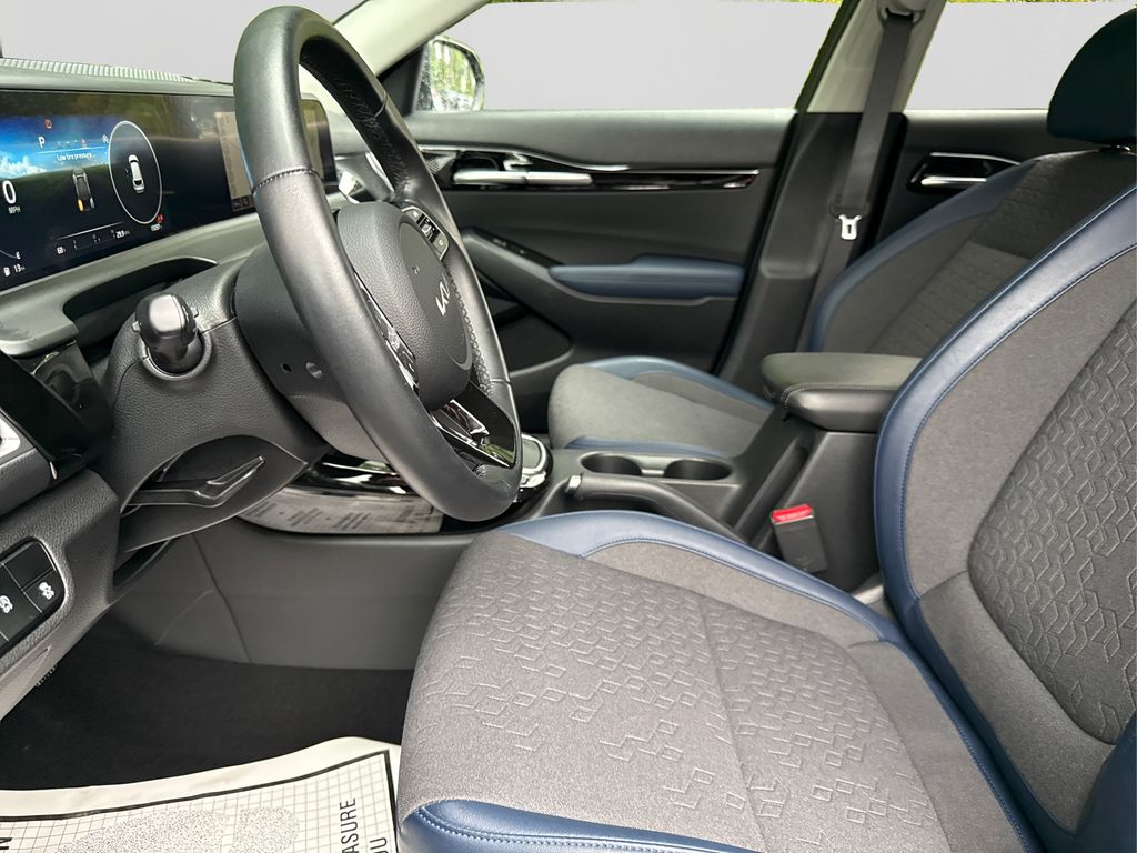 2024 Kia Seltos S photo 6
