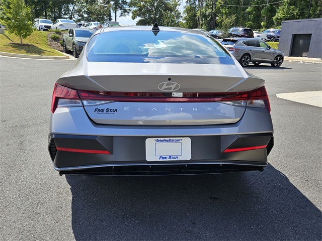 2025 Hyundai Elantra SEL Convenience photo 11