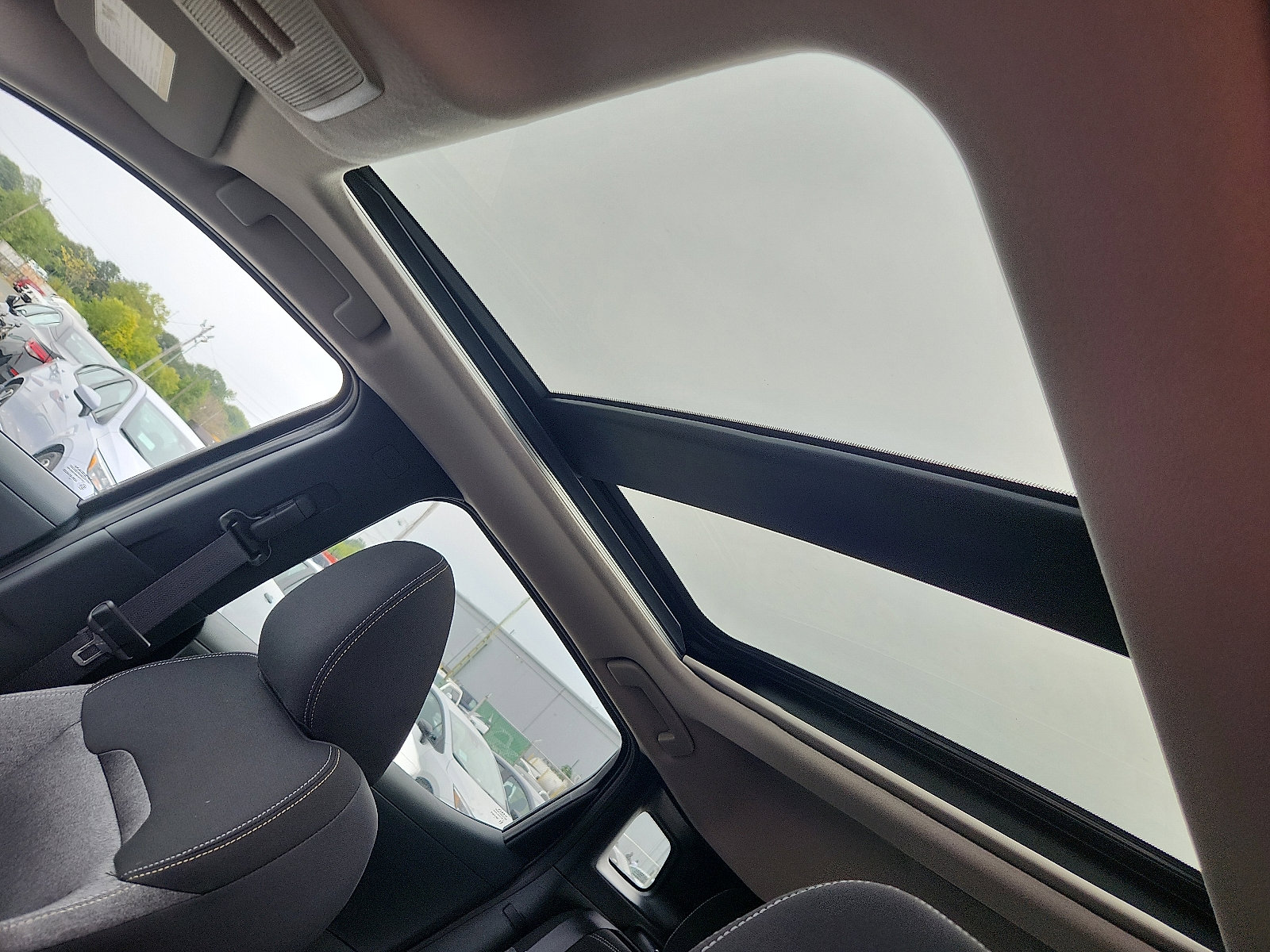 2025 Nissan Kicks SV photo 7