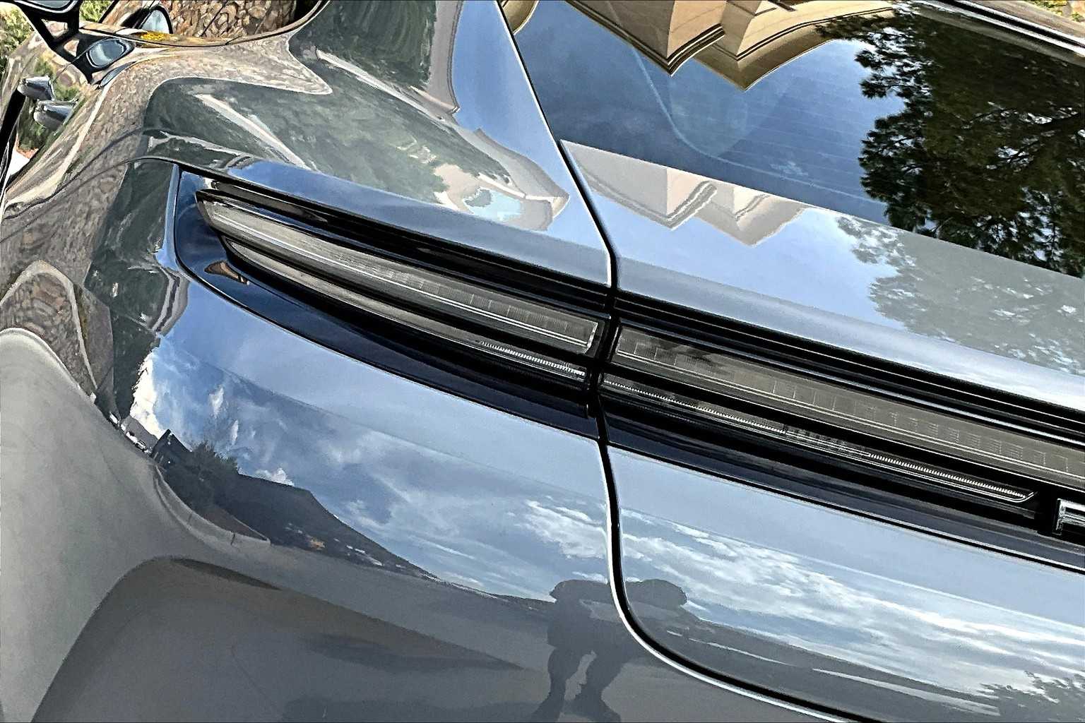 2025 Porsche Panamera 4 photo 21